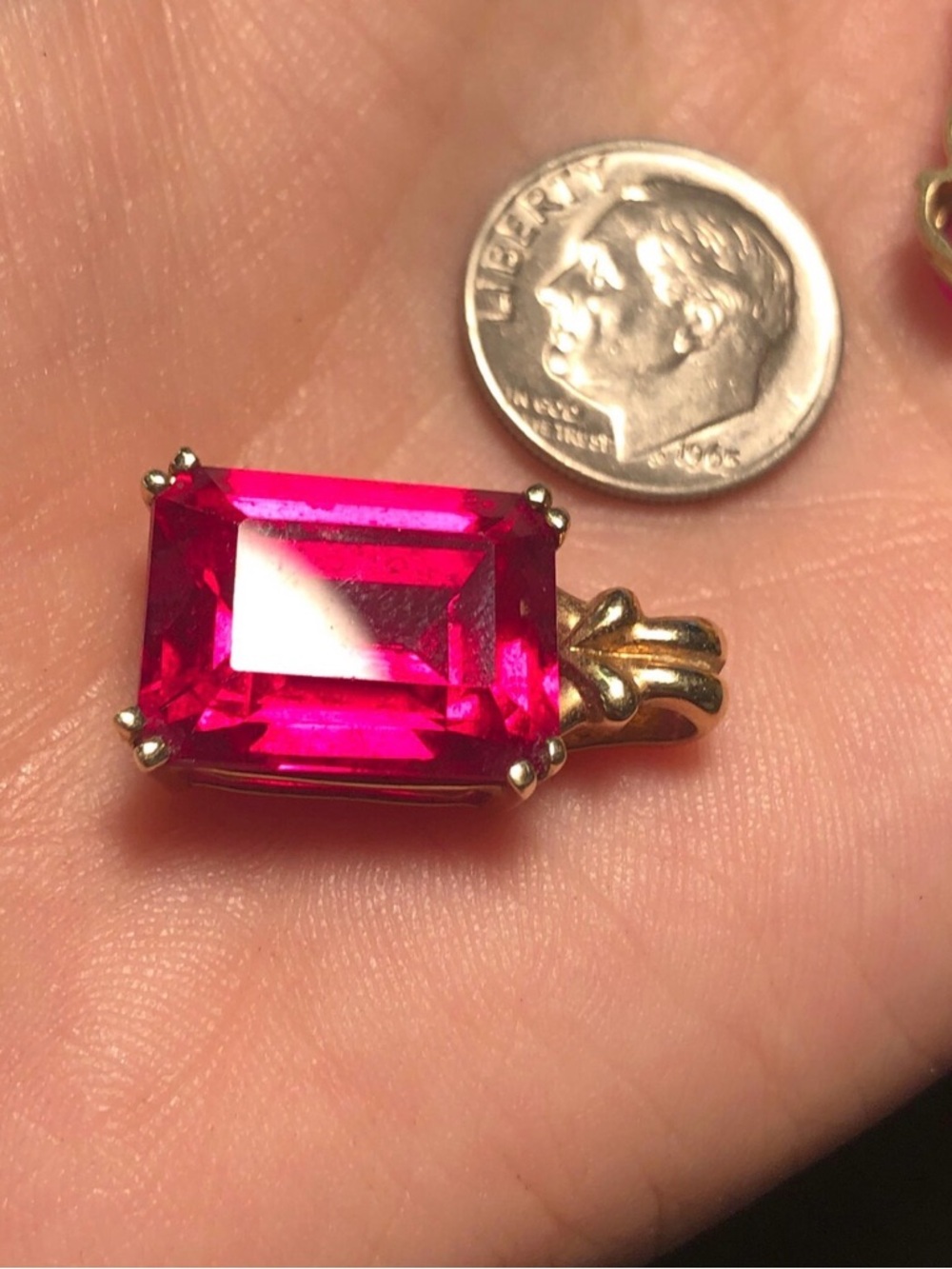 Vintage 10 carat gold Hot Pink Emerald-Cut Stone Pendant